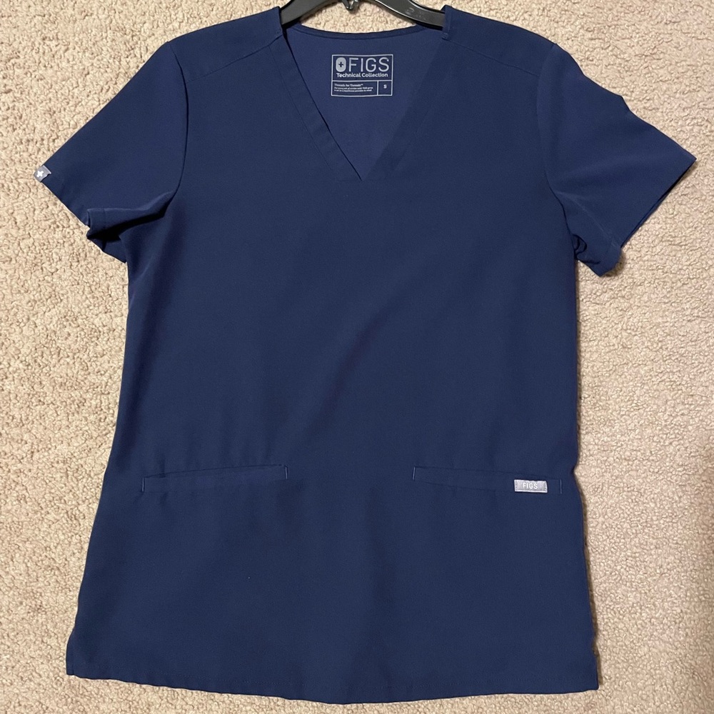 Figs scrub top